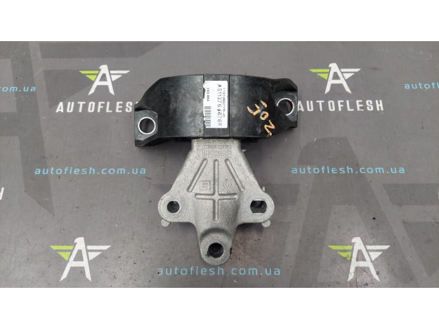 Подушка двигуна/ кронштейн двигуна 112106577R, 112846543R Dacia Logan 2 Sandero 2 Renalt Clio 4 бу
